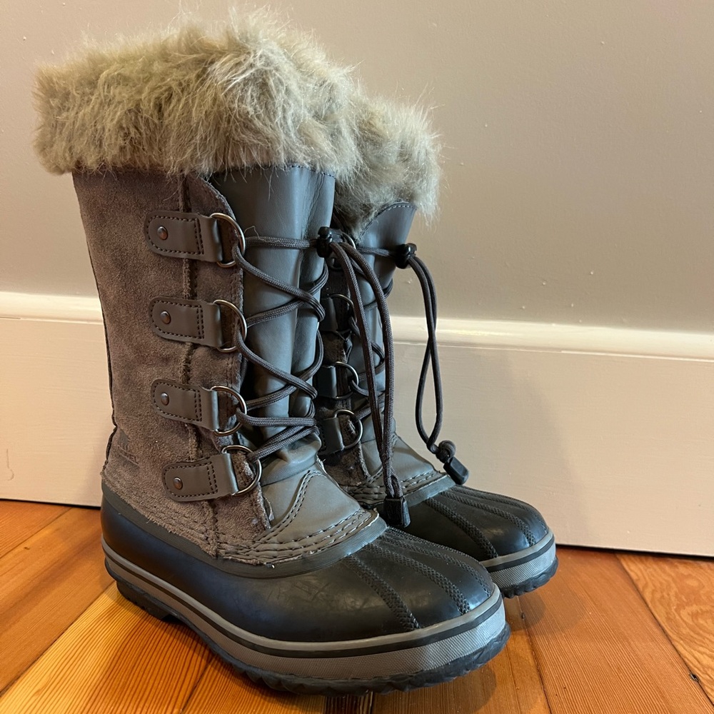Sorel Kids Size 3 Joan of Arc Boot